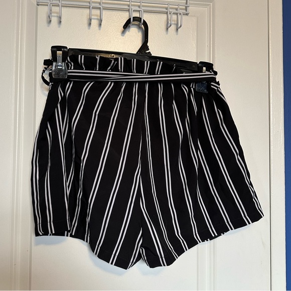 striped shorts - Picture 3 of 3